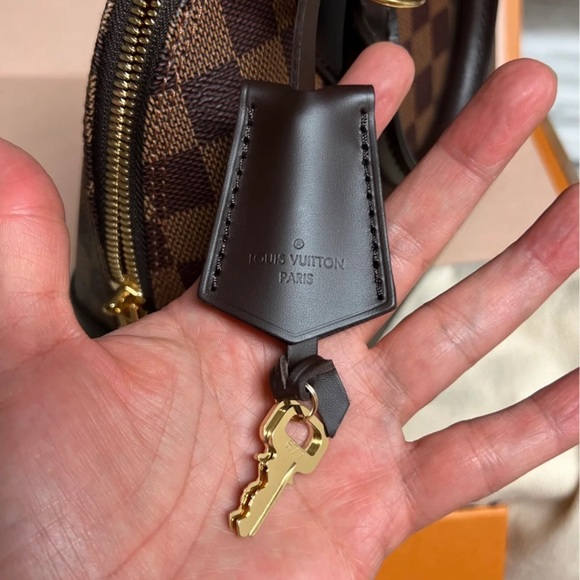 ❌SOLD ❌Louis Vuitton Damier Ebene Alma BB Bag🌺 - Picture 10 of 15